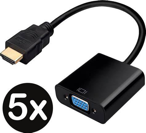 Illustratie van een HDMI naar VGA adapter met een laptop aan de ene kant en een monitor aan de andere.
