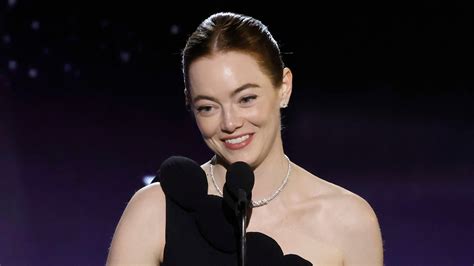 Screenshot uit de controversiële videoclip 'Wie Is Guy?'