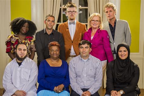 Groepsfoto van alle deelnemers van het televisieprogramma 'Typisch Nederlands' gepresenteerd door Jeroen Pauw. Foto: Esther Schenk