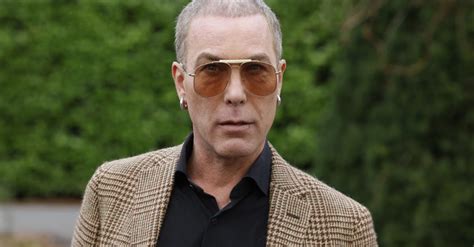 collage van foto's van Rogier Smit in verschillende settings: feestelijk, reflectief en zakelijk