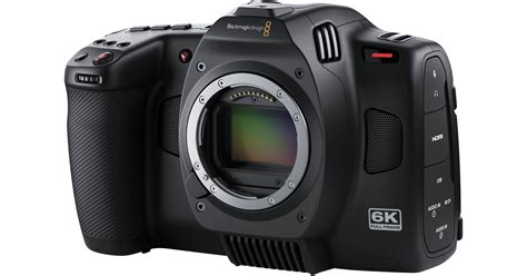 Illustratie van de Blackmagic Design Pocket Cinema Camera 6K met focus op de compacte behuizing en het grote display.