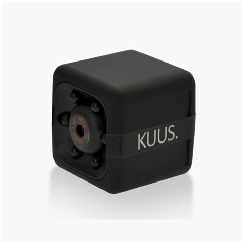 Vergelijking van de KUUS C1 en C2 modellen, met nadruk op grootte en functies zoals WiFi en batterijduur.