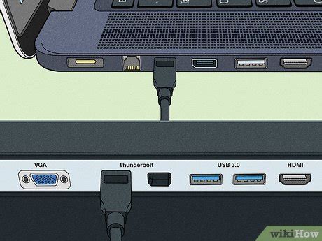 Illustratie van een USB-C naar HDMI adapter die is aangesloten op een laptop en een monitor