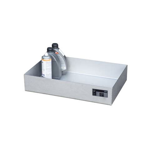 Detailfoto van de olieaftapplug en lekbak