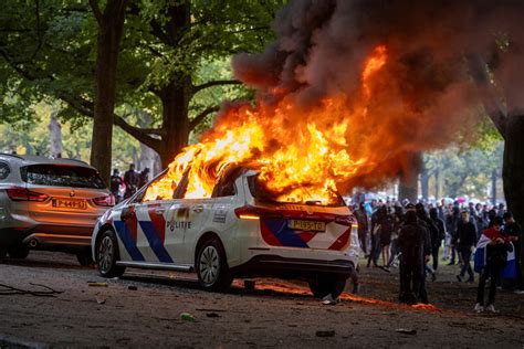 Thematische foto van de Londense skyline met een grimmige sfeer
