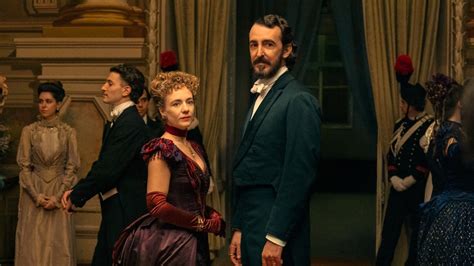 Collage van diverse kostuumdrama series en films op DVD