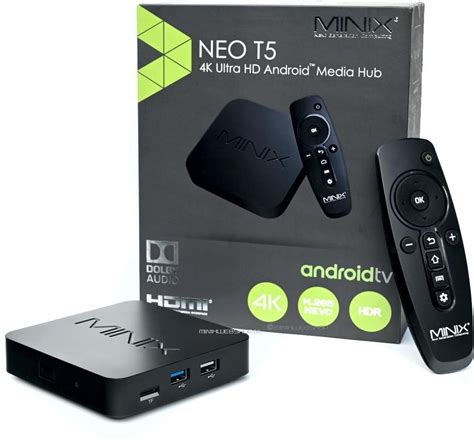 Foto van de Minix Neo T5 mediaspeler met aangesloten kabels