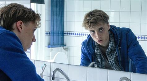 Nils Verkooijen als de jonge geest Bobby