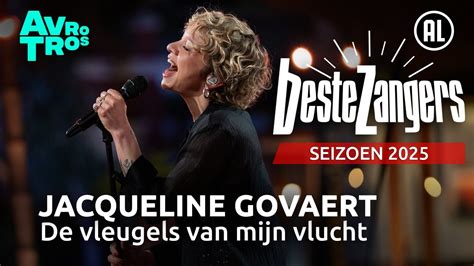 Foto van Jacqueline Govaert zingend in de zon, ter illustratie van de leader-opname
