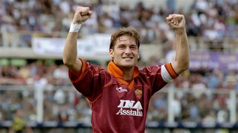 Archiefbeeld van Francesco Totti in het shirt van AS Roma