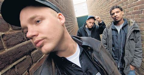 Ontwerper: Een foto van de hiphopformatie Opgezwolle in hun hoogtijdagen.