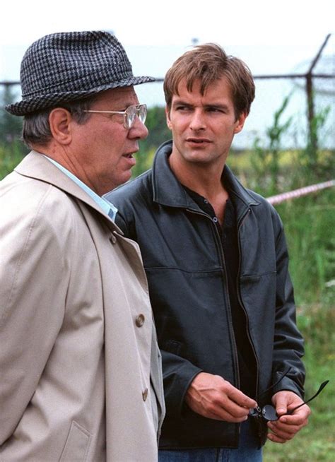 Afbeelding van rechercheur De Cock en zijn partner Vledder