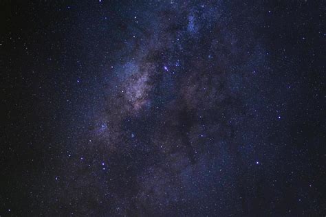 Foto van een spectaculaire sterrenhemel, gefotografeerd in de Atacamawoestijn