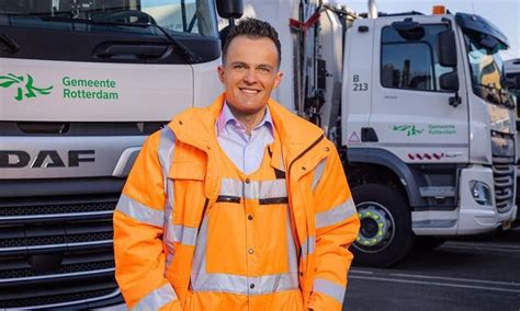 Mitchel Viljeer in actie tijdens zijn werkzaamheden voor de Gemeente Rotterdam
