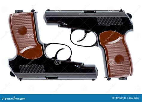 twee pistolen die klaarliggen voor een duel