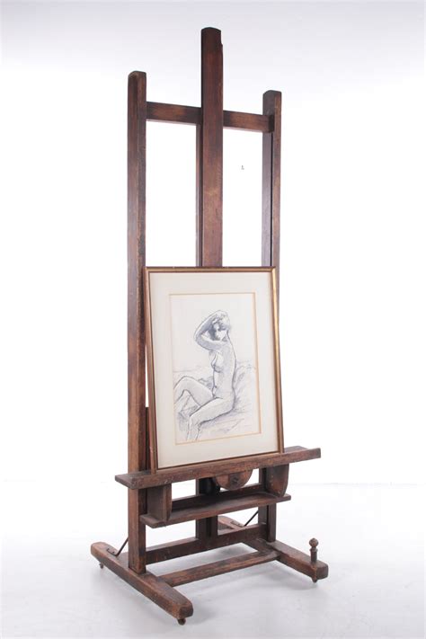 Illustratie van een oude schildersezel met een onvoltooid portret.