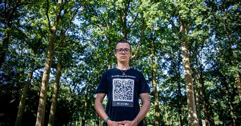 Ivens en andere prominenten tijdens een hongerstaking ter ondersteuning van arbeiders