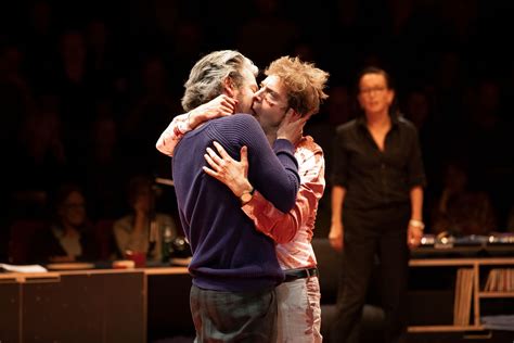 Foto van de cast van 