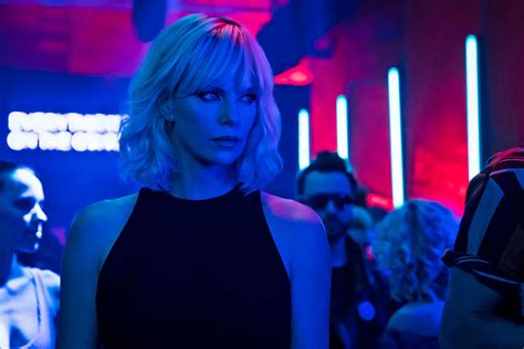 Scene uit Atomic Blonde met Charlize Theron