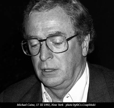 Portret van Michael Caine als Detective Abberline