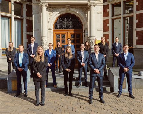 Voorzitters van islamitische koepelorganisaties en de bestuursvoorzitter van Inholland tekenen intentieverklaring voor imamopleiding