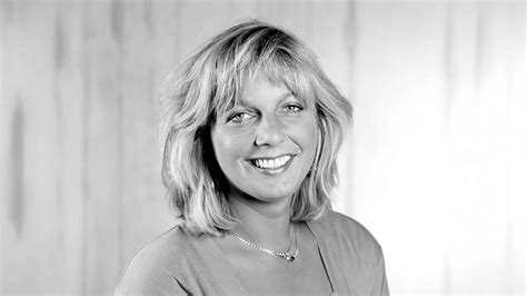 Loretta Schrijver in haar jonge jaren als televisiepresentatrice