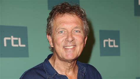 Foto van Robert ten Brink met wisselende juryleden