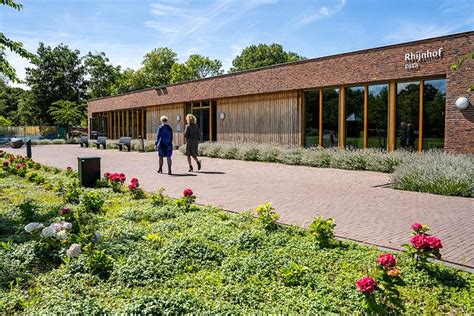 sfeervolle ruimte binnen het uitvaartcentrum Rhijnhof Leiden