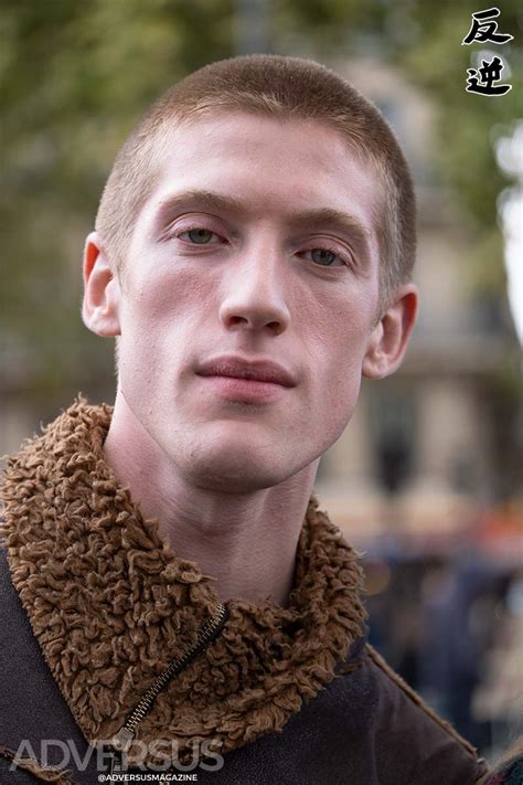 Illustratie van verschillende herenkapsels zoals buzz cut, undercut en kuif.