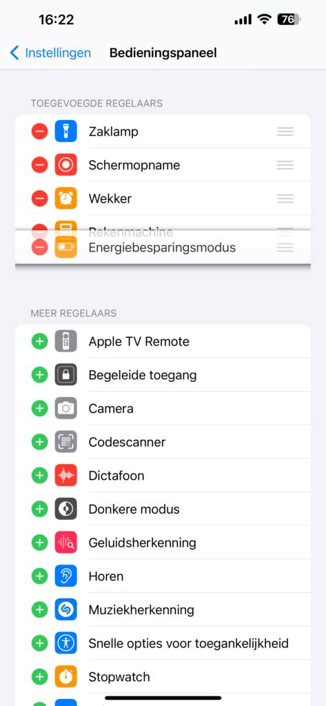 Screenshot van het Bedieningspaneel op een iPhone met het AirPlay-icoon gemarkeerd.