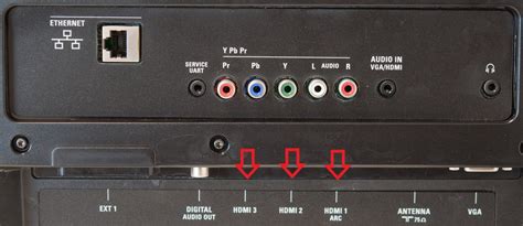 Illustratie van een ethernetkabel die is aangesloten op de achterkant van een Blu-ray speler en op een router.