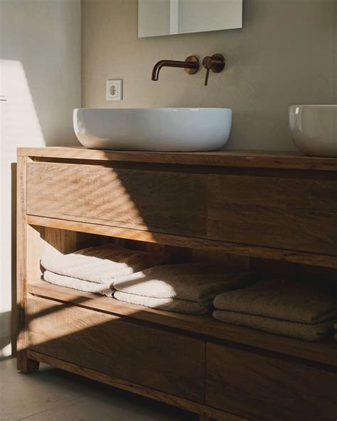 Montage van Instagramfoto's van Beyoncé met hints naar een mogelijke zwangerschap, zoals de paarse jurk en haar buik.