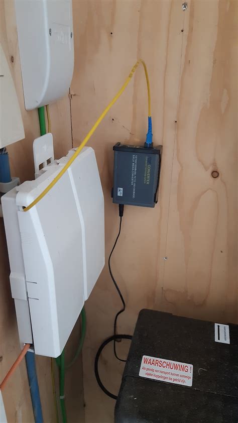 Illustratie van een huis met glasvezelaansluiting