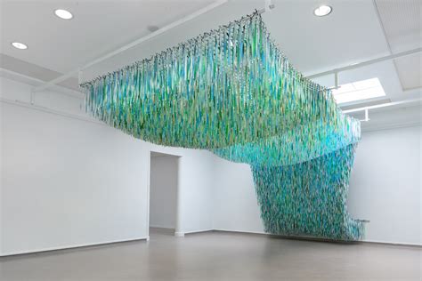 Een abstract lichtkunstwerk, typerend voor hedendaagse installaties.