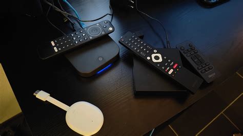 Vergelijking van verschillende IPTV-apparaten (smart TV, mediabox, laptop).