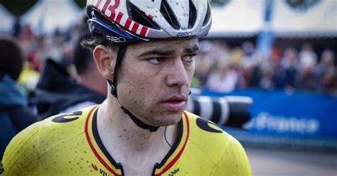 Wout van Aert in actie tijdens een wielerwedstrijd