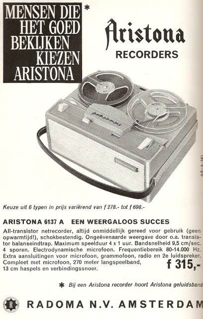 Illustratie van een Aristona DVD recorder met de handleiding ernaast