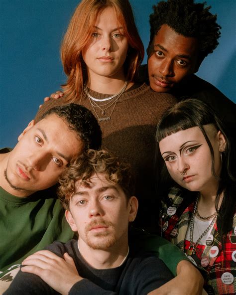 Een collage van gezinsleden uit de serie Oogappels