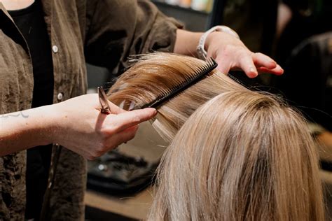 Montagescherm met voorbeelden van knippen en versnellen van beeldmateriaal