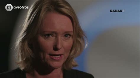 Antoinette Hertsenberg in gesprek met een arts over medische innovaties