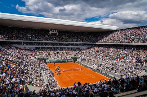 Illustratie van het Stade Roland Garros met gravelbanen