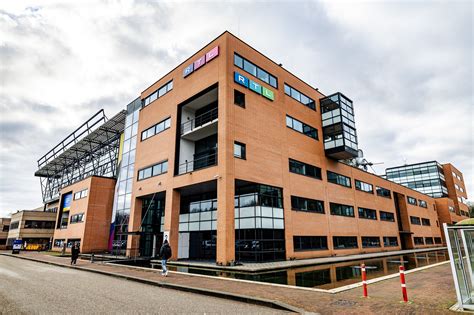 Foto van het hoofdkantoor van RTL Nederland in Hilversum.