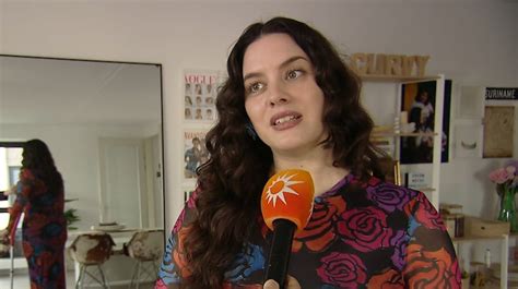 Danielle van Grondelle tijdens een modeshow