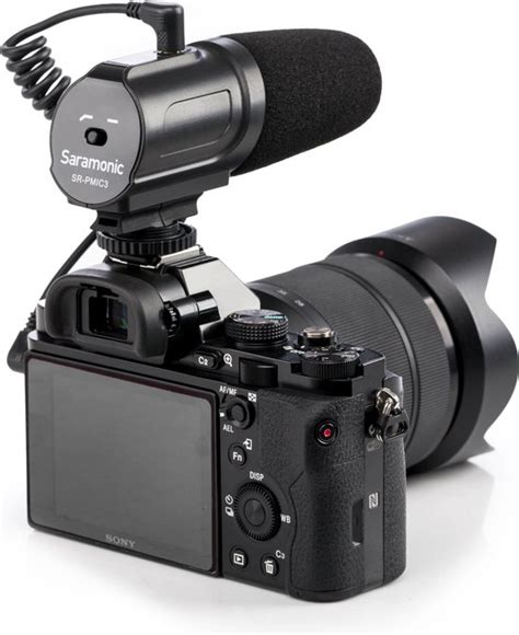 Schema van de benodigde apparatuur voor een livestream: camera, microfoon, mixer, encoder, internetverbinding.