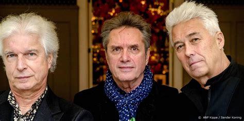 Foto van Henny Vrienten, Boudewijn de Groot en George Kooymans samen op het podium