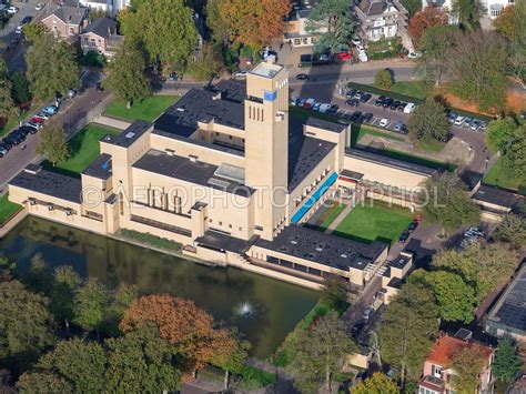 plattegrond van het Raadhuis van Hilversum met aanduiding van de raadzaal en commissiezalen