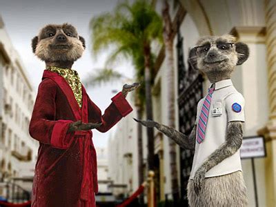 Aleksandr Orlov, de hoofdpersoon van de Compare the Meerkat-campagne, in een kenmerkende pose.