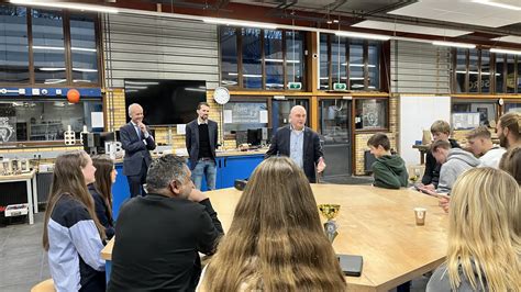 Afbeelding van de eerste NTS-studio in Bussum