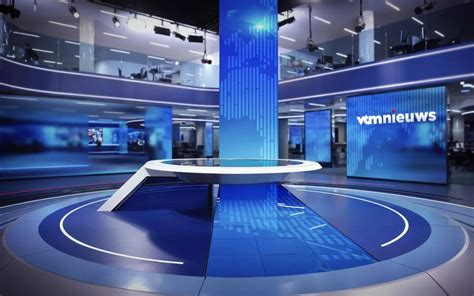Illustratie van de vernieuwde VTM Nieuws studio met videowall