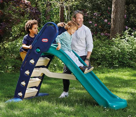 Infographic met de afmetingen van de gemonteerde Little Tikes Easy Store Giant Slide.